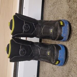 32  Kids boa boot size 4 US